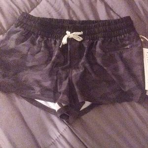vuori active shorts